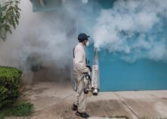 CONAGUA INICIA FUMIGACIÓN EN PLANTELES EDUCATIVOS DE TEPETITLÁN ANTES DEL REGRESO A CLASES